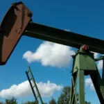 Bomba cavalo-de-pau, bomda de petróleo para exploração terrestre (Foto Monika Wrangel/Pixabay)