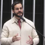 Túlio Gadêlha, à tribuna da Câmara, fala durante sessão plenária para discussão e votação de propostas, em 27 de maio de 2025 (Foto Bruno Spada/Câmara dos Deputados)
