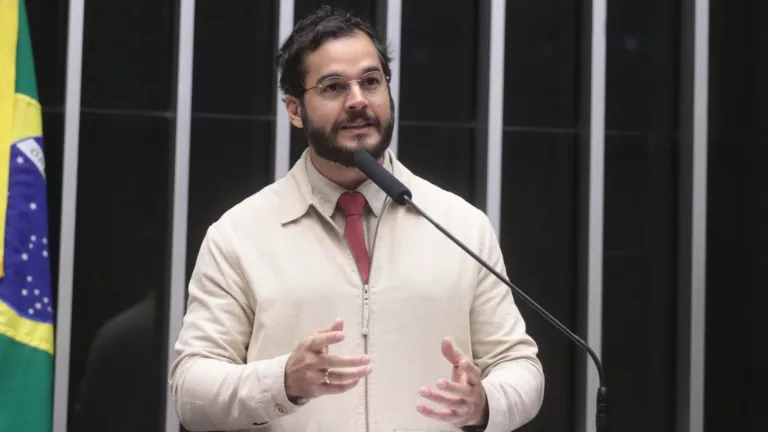 Túlio Gadêlha, à tribuna da Câmara, fala durante sessão plenária para discussão e votação de propostas, em 27 de maio de 2025 (Foto Bruno Spada/Câmara dos Deputados) Túlio Gadêlha, à tribuna da Câmara, fala durante sessão plenária para discussão e votação de propostas, em 27 de maio de 2025 (Foto Bruno Spada/Câmara dos Deputados)