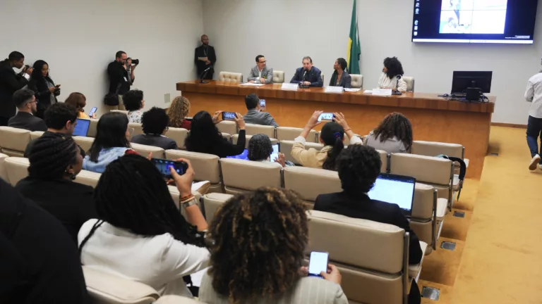 Comissão da Amazônia e dos Povos Originários e Tradicionais da Câmara promove o seminário "Racismo Ambiental e Transição Energética Justa", em 28 de maio de 2025 (Foto Renato Araújo/Câmara dos Deputados) Comissão da Amazônia e dos Povos Originários e Tradicionais da Câmara promove o seminário "Racismo Ambiental e Transição Energética Justa", em 28 de maio de 2025 (Foto Renato Araújo/Câmara dos Deputados)