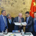 Presidente da República, Luiz Inácio Lula da Silva, durante audiência com o presidente da Envision, Lei Zhang (Foto: Ricardo Stuckert/PR)