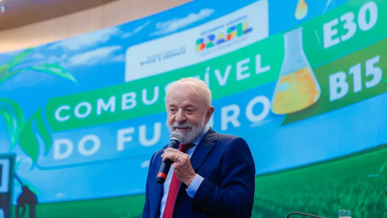 Presidente Lula fala durante o evento "Combustível do Futuro chegou: E30 e B15", na sede do MME, em Brasília/DF (Foto Claudio Kbene/PR)