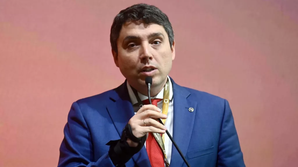 Secretário do MME Pietro Mendes durante o Fórum Brasileiro de Líderes em Energia — Oil & Gas, em 9 de abril de 2025 (Foto Ricardo Botelho/MME)