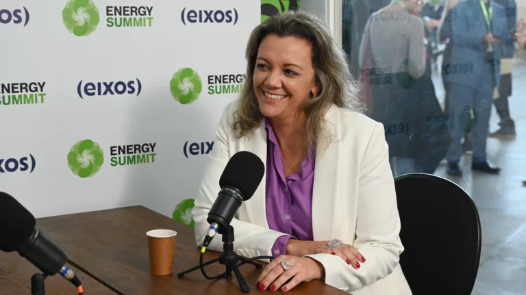 Heloisa Borges, Diretora de Estudos do Petróleo, Gás Natural e Biocombustíveis da EPE, durante entrevista ao estúdio eixos, na Cidade das Artes no Rio, em 26 de junho de 2025 (Foto Juliana Rezende/eixos)