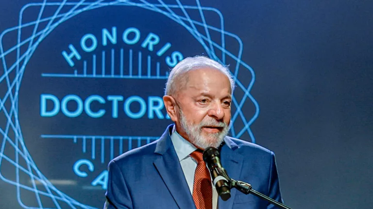 Lula recebe o título de Doutor Honoris Causa ao Presidente da República, na Universidade Paris 8, na capital francesa, em 6 de junho de 2025 (Foto Ricardo Stuckert/PR)