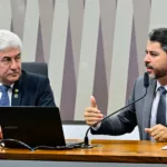 Senador Marcos Pontes (PL/SP), autor do pedido para desarquivar o projeto que altera o regime de partilha do pré-sal; e o relator, senador Marcos Rogério (PL/RO). Foto: Geraldo Magela/Agência Senado