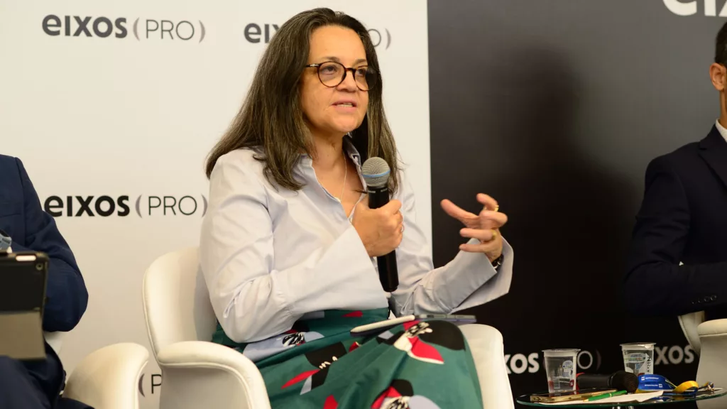 Diretora da ANP Symone Araújo durante evento realizado pelo eixos pro e IBP, em 25 de setembro de 2024 (Foto Steferson Faria/agência eixos) 