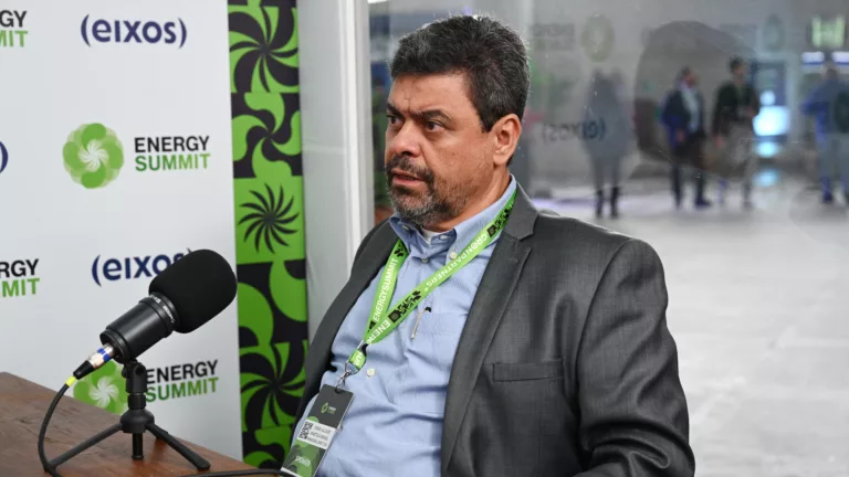 Jorge Alcaide l Diretor-executivo da Wärtsilä Brasil no estúdio eixos