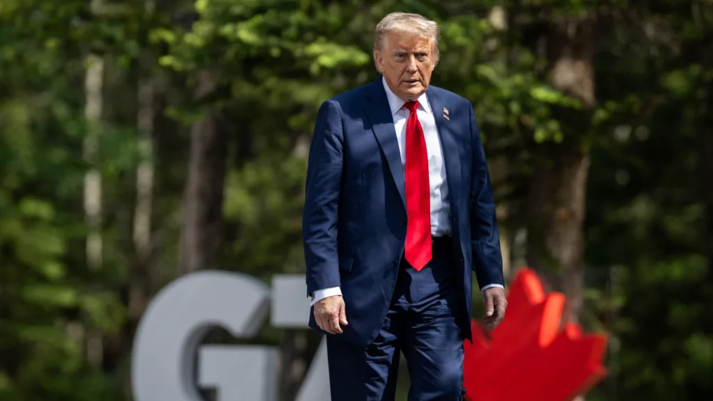 Donald Trump é recebido durante cerimônia de boas-vindas da Cúpula do G7 em Kananaskis, Canadá, em 16 de junho de 2025 (Foto Daniel Torok/Casa Branca)