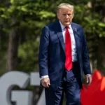 Donald Trump é recebido durante cerimônia de boas-vindas da Cúpula do G7 em Kananaskis, Canadá, em 16 de junho de 2025 (Foto Daniel Torok/Casa Branca)