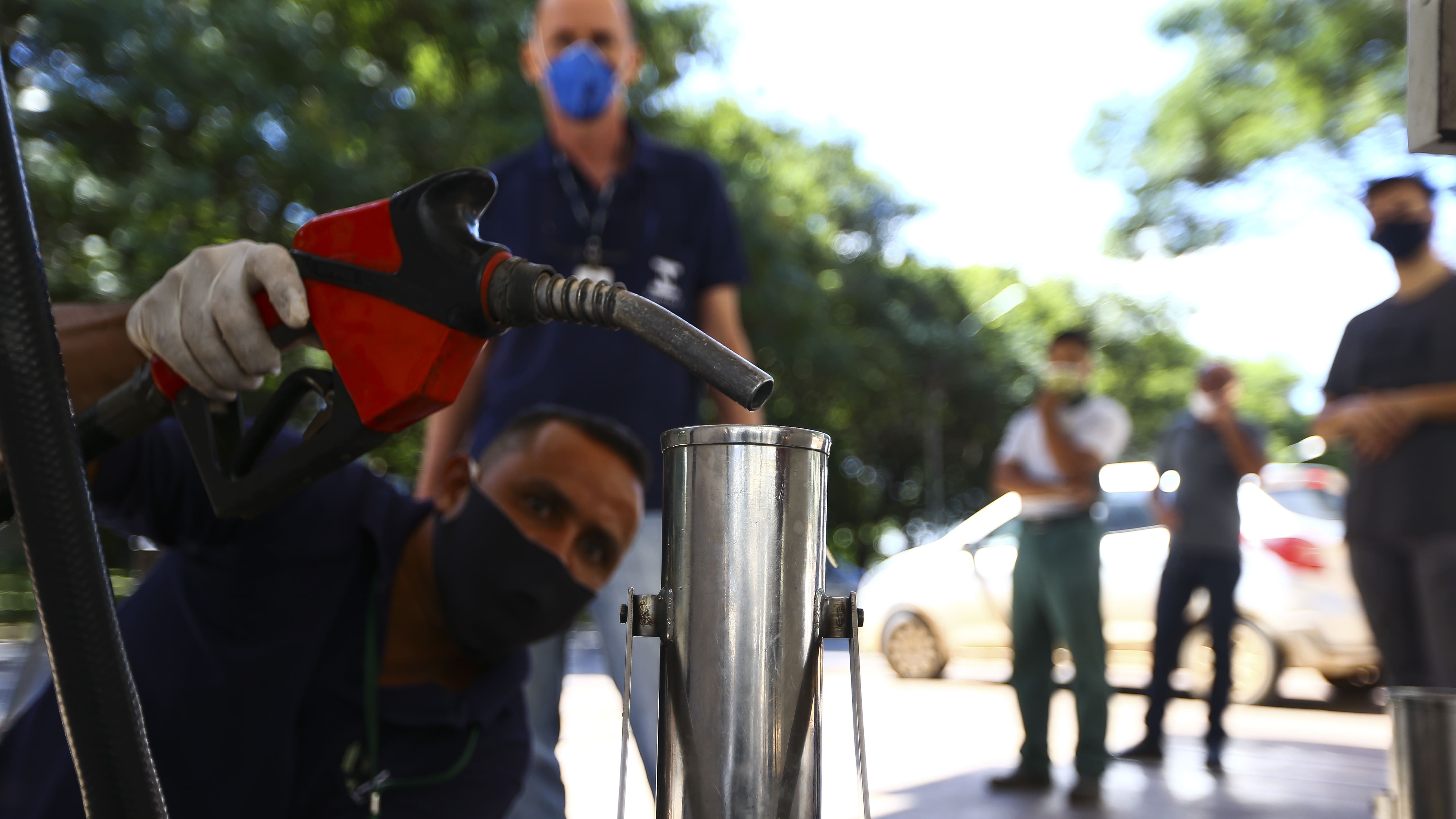 Inmetro e ANP combatem fraudes em postos de combustíveis