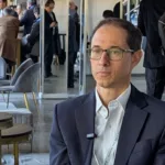 Leopoldo Macchia, VP Comercial da Tecpetrol, concede entrevista ao estúdio eixos no Midstream & Gas Day (Foto: eixos)