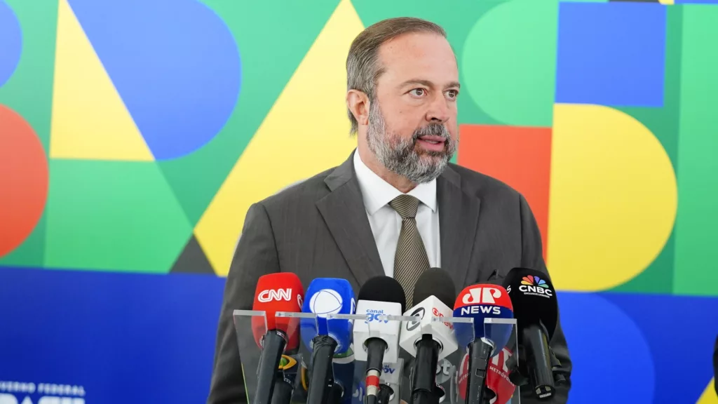 Ministro do MME, Alexandre Silveira, fala durante coletiva de imprensa, em Brasília/DF, em 21 de maio de 2025 (Foto Tauan Alencar/PR)