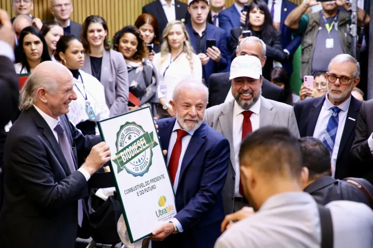 Lula na cerimônia que sacramentou o E30 (etanol) e B15 (biodiesel), após o CNPE de 25/06/2025 (Tauan Alencar)