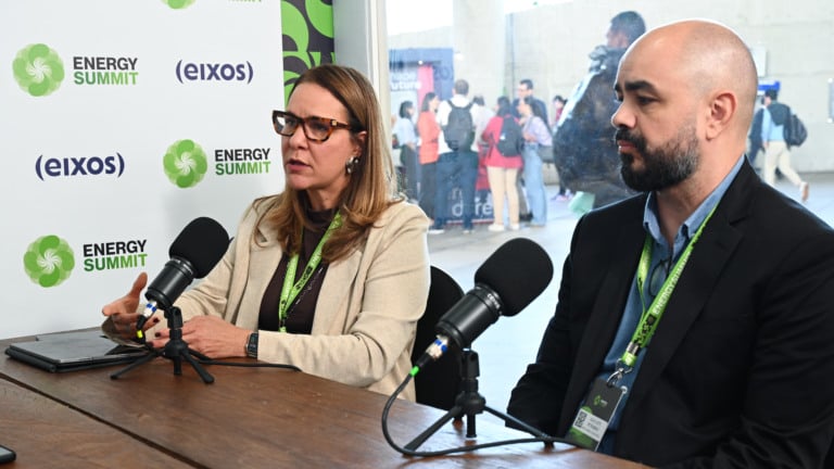 Lilian Melo, gerente executiva do Cenpes e e Julio Leite, gerente geral da Gestão de Inovação Tecnológica da Petrobras no estúdio eixos 