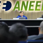 Diretor-geral da Aneel, Sandoval Feitosa, durante a 22ª reunião pública ordinária de 2025 da diretoria colegiada, em 24 de junho (Foto Michel Jesus/Aneel)