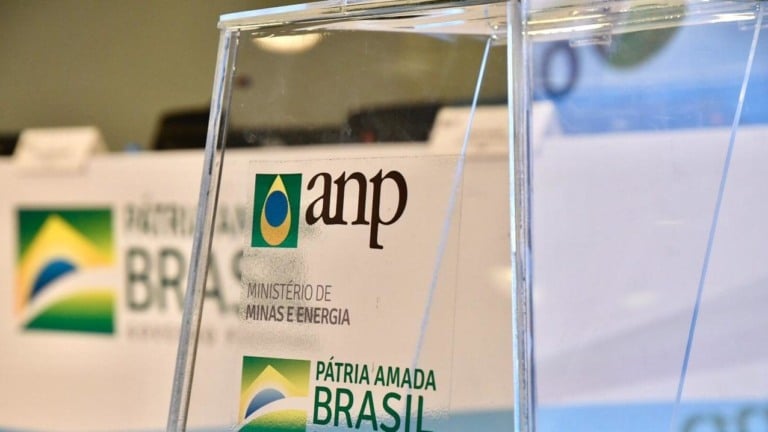 Urna para depósito de propostas durante a segunda rodada de licitações da Cessão Onerosa (Foto Marcus Almeida/ANP) Urna para depósito de propostas durante a segunda rodada de licitações da Cessão Onerosa (Foto Marcus Almeida/ANP)
