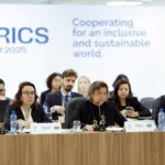Embaixadoras Tatiana Rosito, do Ministério da Fazenda, e Liliam Chagas, do Ministério de Relações Exteriores, lideraram a Reunião de Alto Nível sobre Mudança do Clima e Desenvolvimento Sustentável do Brics, em que foram acordados cinco documentos (Fotos: Isabela Castilho/BRICS Brasil/COP30)