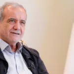 Masoud Pezeshkian, nono presidente do Irã, em entrevista ao site oficial do líder supremo do Irã, em 25 de julho de 2024 (Foto khamenei.ir)