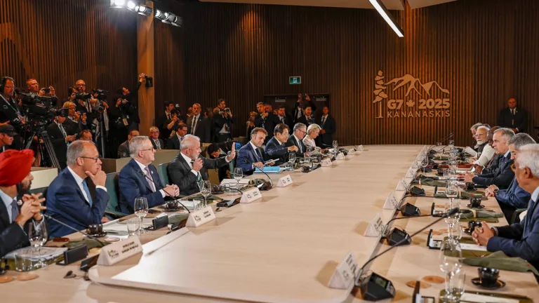 Lula participa da 'Sessão 7 – Segurança Energética', durante a reunião de líderes do G7 em 2025, no Canadá, em 17 de junho (Foto Ricardo Stuckert/PR)
