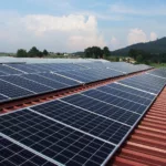 Painéis solares fotovoltaicos instalados sobre telhado de residência (Foto schropferoval/Pixabay)