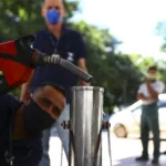 Força-tarefa integrada pela ANP com Procon e Inmetro para fiscalização em postos revendedores de combustíveis em Brasília-DF, em 15/3/2021 (Foto Marcelo Camargo/Agência Brasil)