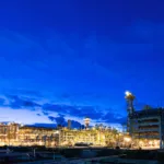 Refinaria Abreu e Lima (Rnest), localizada no Porto de Suape, em Pernambuco, ao anoitecer (Foto Agência Petrobras)