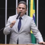 José Priante, à tribuna da Câmara, durante sessão plenária para discussão e votação de propostas, em 25 de junho de 2025 (Foto Bruno Spada/Câmara dos Deputados)