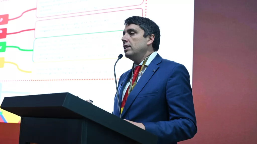 Secretário do MME Pietro Mendes durante o Fórum Brasileiro de Líderes em Energia — Oil & Gas, em 9 de abril de 2025 (Foto Ricardo Botelho/MME)