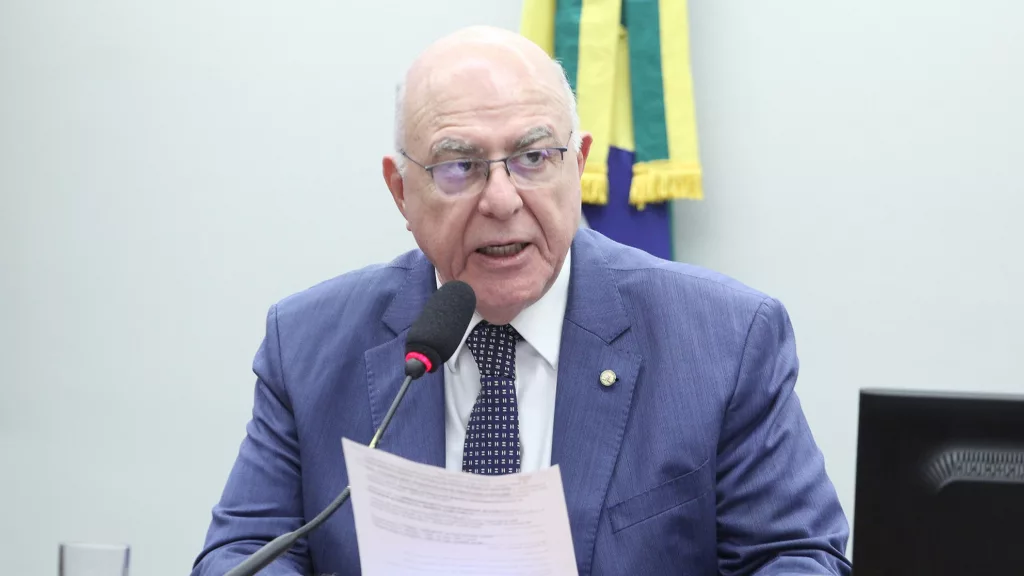 Arnaldo Jardim durante reunião da Comissão de Minas e Energia (CME) na Câmara, em 19 de junho de 2024 (Foto Vinicius Loures/Câmara dos Deputados)