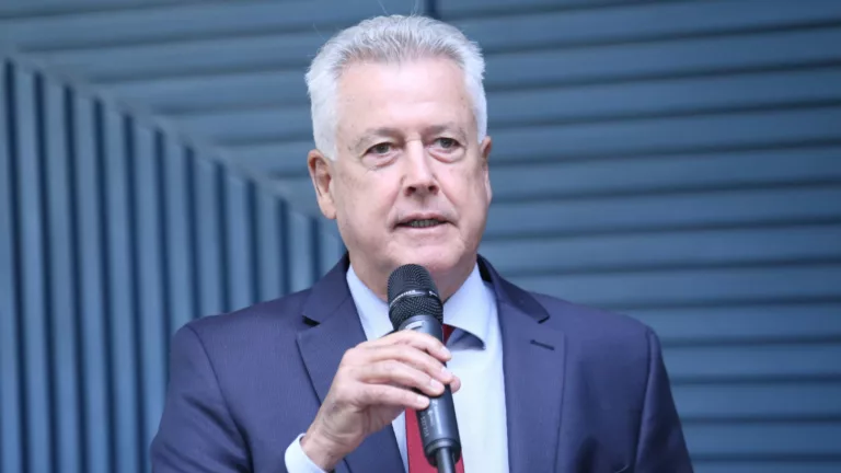 Rodrigo Rollemberg, então secretário de Economia Verde do MDIC, durante a primeira reunião da Comissão Especial da Transição Energética e Hidrogênio Verde (Foto Billy Boss/Câmara dos Deputados)