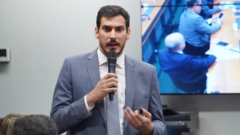 Thiago Barral, secretário de Transição Energética e Planejamento do MME, durante reunião da CME na Câmara (Foto Will Shutter/Câmara dos Deputados)