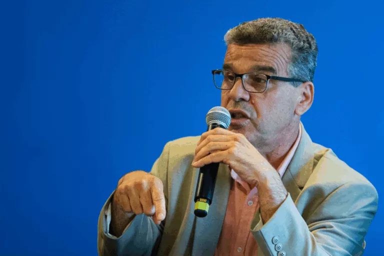 William França, diretor de Processos Industriais e Produtos da Petrobras, durante coletiva de imprensa do Plano Estratégico 2024/28, em 24 de novembro de 2023 (Foto Agência Petrobras)