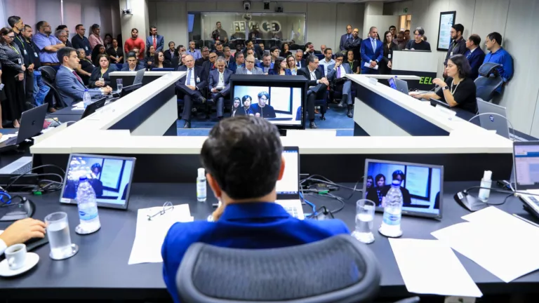 Diretoria colegiada da Aneel durante a 22ª reunião pública ordinária de 2025, em 24 de junho (Foto Michel Jesus/Aneel)