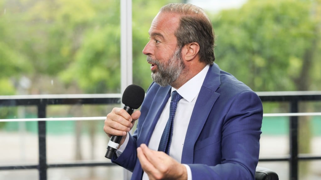 Alexandre Silveira durante entrevista para o Canal Gov, nos estúdios da EBC, durante a Cúpula do Brics no Museu de Arte Moderna (MAM) no Rio, em 7 de julho de 2025 (Foto Tomaz Silva/Agência Brasil)