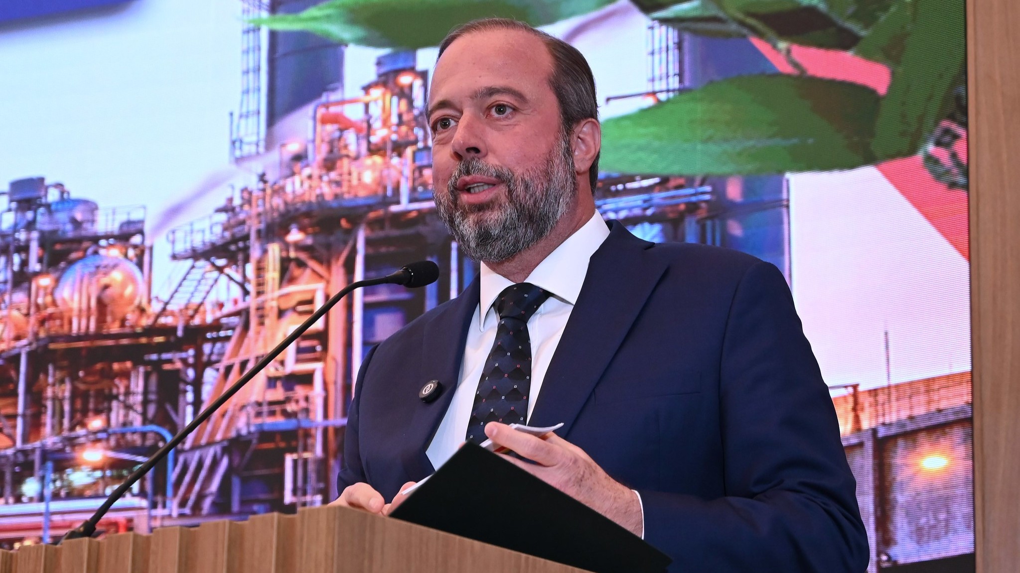 Governo busca consenso com Congresso para política de minerais críticos