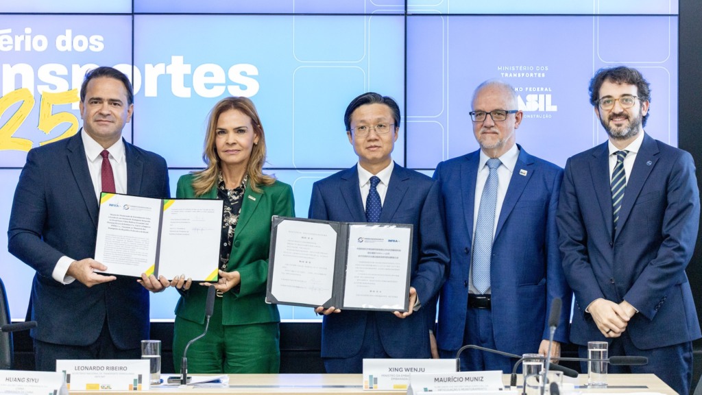 Assinatura de acordo ferroviário entre Brasil e China, em 7 de julho de 2025 (Fotos Michel Corvelo/MT)