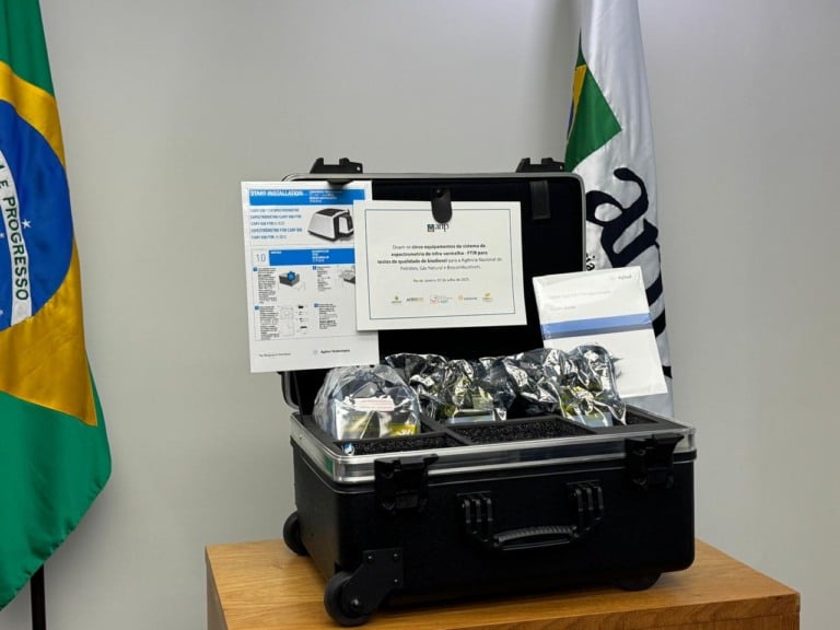 Espectrofotômetro doados por associações de produtores e distribuidoras de combustíveis. Foto: FPBIO/Reprodução