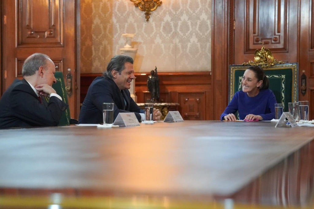 Fernando Haddad se reúne com Claudia Sheinbaum, presidenta do México, durante viagem ao país em 7 de maio de 2025 (Foto Presidência do México)