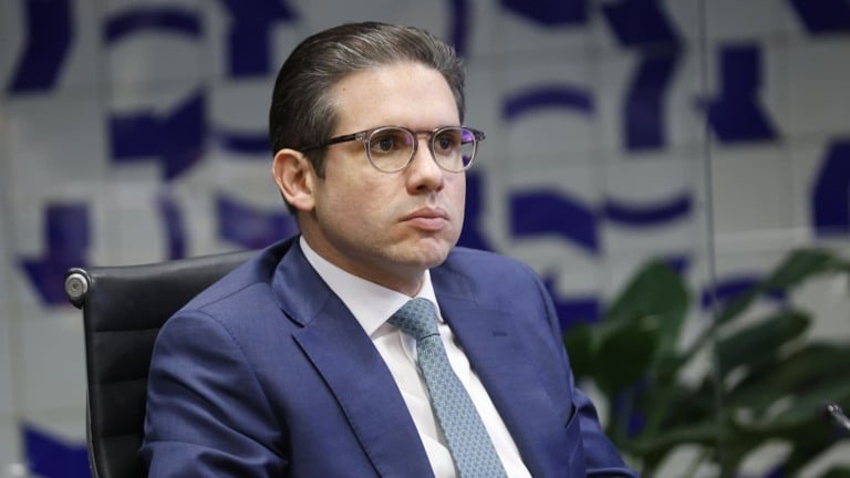 Hugo Motta durante reunião na presidência da Câmara, em 15 de julho de 2025 (Foto Marina Ramos/Câmara dos Deputados)