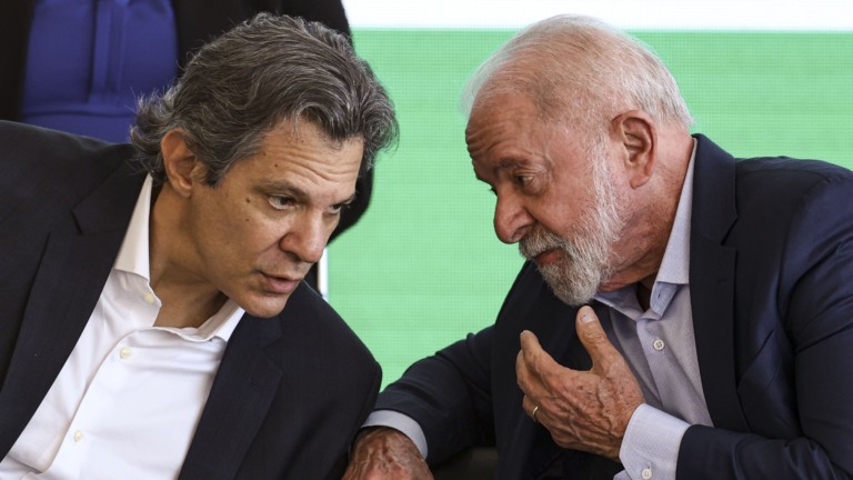 Lula e Fernando Haddad durante anúncio do Plano Safra 2025/26, no Palácio do Planalto, em 1º de julho de 2025 (Foto Marcelo Camargo-Pozzebom/Agência Brasil)