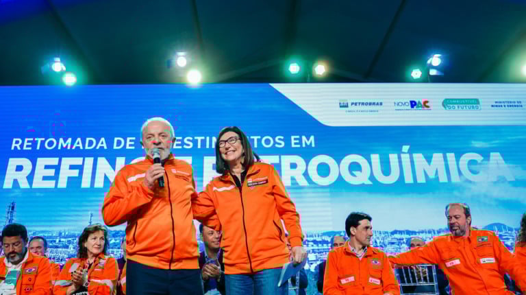 Presidente da República, Luiz Inácio Lula da Silva, e CEO da Petrobras, Magda Chambriard, durante Cerimônia de Anúncio de Investimentos da Petrobras em Refino e Petroquímica no Rio de Janeiro. Refinaria Duque de Caxias (REDUC), Duque de Caxias - RJ. Foto: Ricardo Stuckert / PR Presidente da República, Luiz Inácio Lula da Silva, e CEO da Petrobras, Magda Chambriard, durante Cerimônia de Anúncio de Investimentos da Petrobras em Refino e Petroquímica no Rio de Janeiro. Refinaria Duque de Caxias (REDUC), Duque de Caxias - RJ. Foto: Ricardo Stuckert / PR