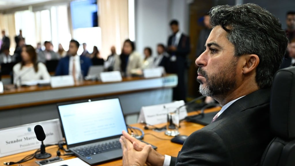 Marcos Rogério, à mesa, preside audiência pública da CI no Senado para debate técnico e institucional acerca do orçamento das agências reguladoras, em 8 de julho de 2025 (Foto Andressa Anholete/Agência Senado)