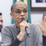 Marina Silva, à mesa, durante reunião da Comissão de Agricultura, em 2 de julho de 2025 (Foto Vinicius Loures/Câmara dos Deputados)