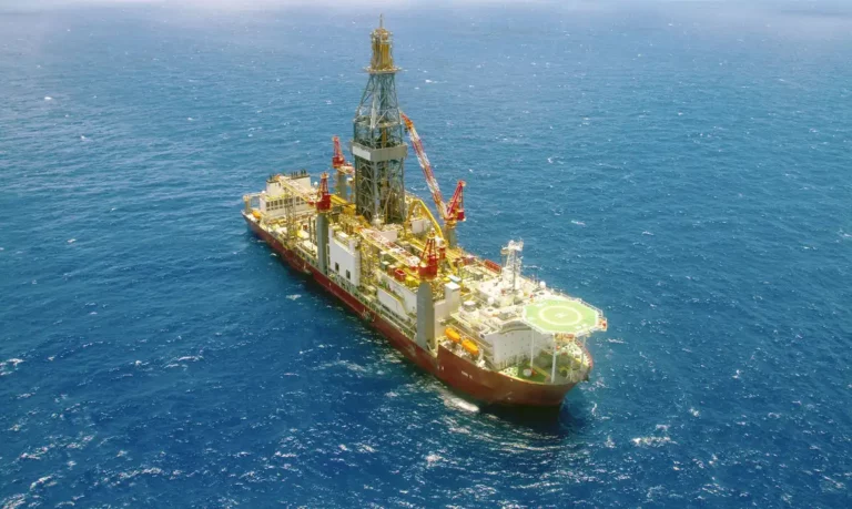 Navio-sonda ODN-II (NS-42) faz perfurações no poço Pitu Oeste, na Bacia Potiguar, localizada na Margem Equatorial (Foto Cezar Fernandes/Agência Petrobras)