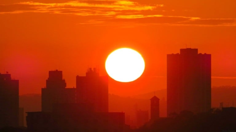 Pôr-do-sol em São Paulo em dia de calor extremo (Foto Flickr Ana Guzzo)