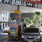 Postos de combustíveis no Rio de Janeiro oferecem preços menores após redução do ICMS sobre combustíveis, em 5 de julho de 2022 (Foto Tânia Rêgo/Agência Brasil)