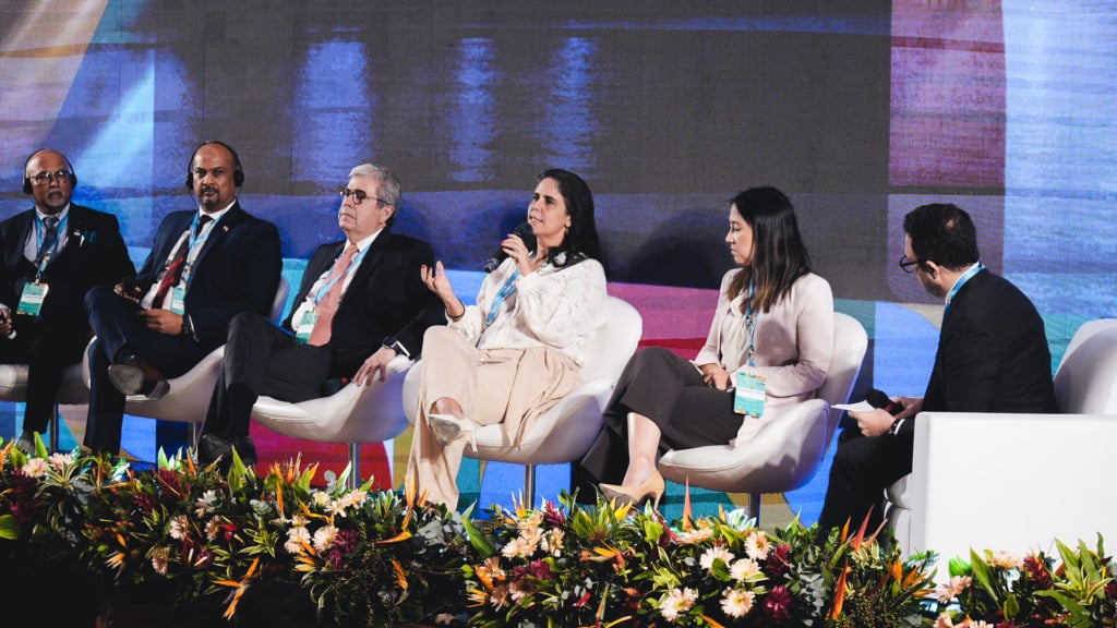 Diretora de Descarbonização e Mudança Climática da Petrobras, Viviana Coelho, fala durante o Fórum Econômico Brasil-Índia, no contexto da Cúpula do Brics, no Rio, em 7 de julho de 2025 (Foto Michelle Fioravanti/CNI)