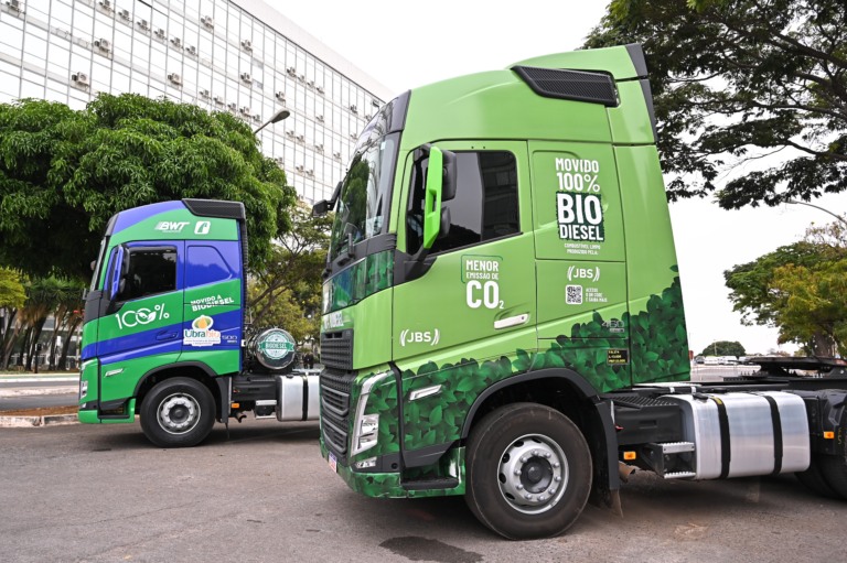 Veículos a etanol e biodiesel durante o evento "Combustível do Futuro chegou — E30 e B15", na sede do MME, em 25 de junho de 2025 (Foto Ricardo Botelho/MME)