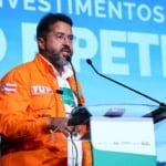 Deyvid Bacelar fala durante cerimônia de anúncio de investimentos da Petrobras em refino e petroquímica, no Rio, em 4 de julho de 2025 (Foto Tauan Alencar/MME)